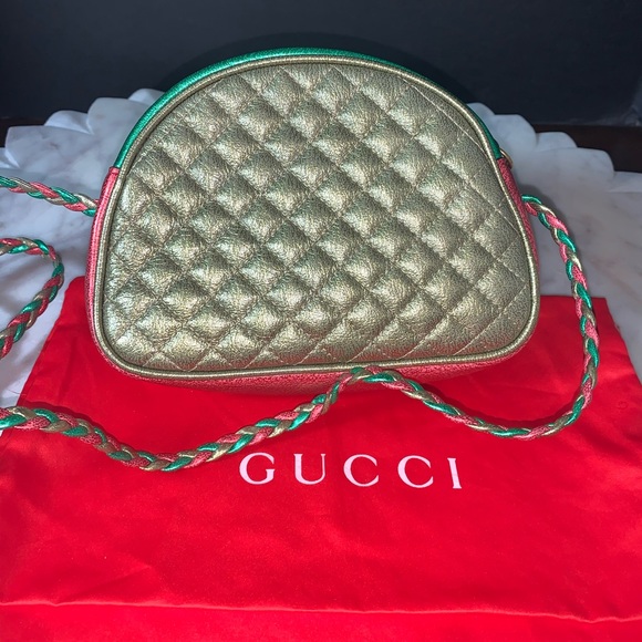 New Gucci Trapuntata shoulder bag with logo. Comes with dust bag. Never used! - Picture 3 of 10